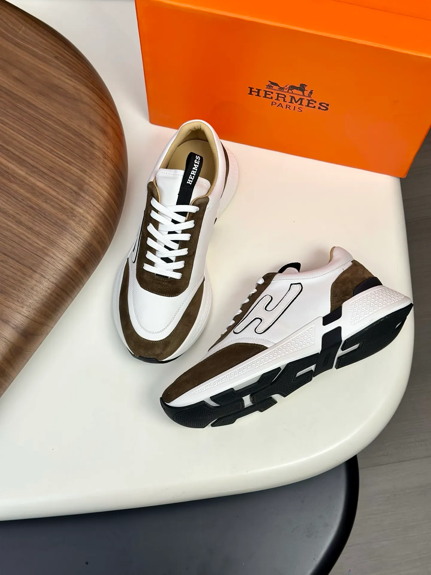 [HERMES] Hermès men's shoes 💰840💰 - High-end quality original order - Upper: 🔝 tumbled calfskin, brand canvas cloth, shoe body sewn with ´H´ pattern - Lining: water-dyed cowhide - Outsole: ultra-light T men's shoes 💰U foam rubber; two-color molded outsole - Ultra-high quality control, fine workmanship: highlighted (high-end, luxury, grade) -Size :39-44 (38, 45, can be customized)